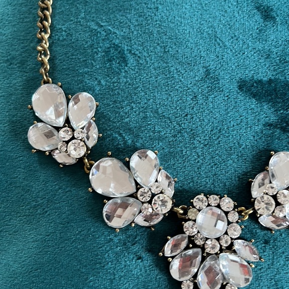 🎉SALE🎉CRYSTAL Statement Necklace - Picture 5 of 6